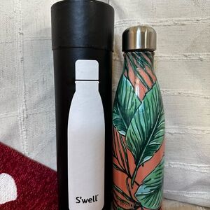 S'well Leaf Pattern Insulated Bottle - Green and Coral. Resort collection